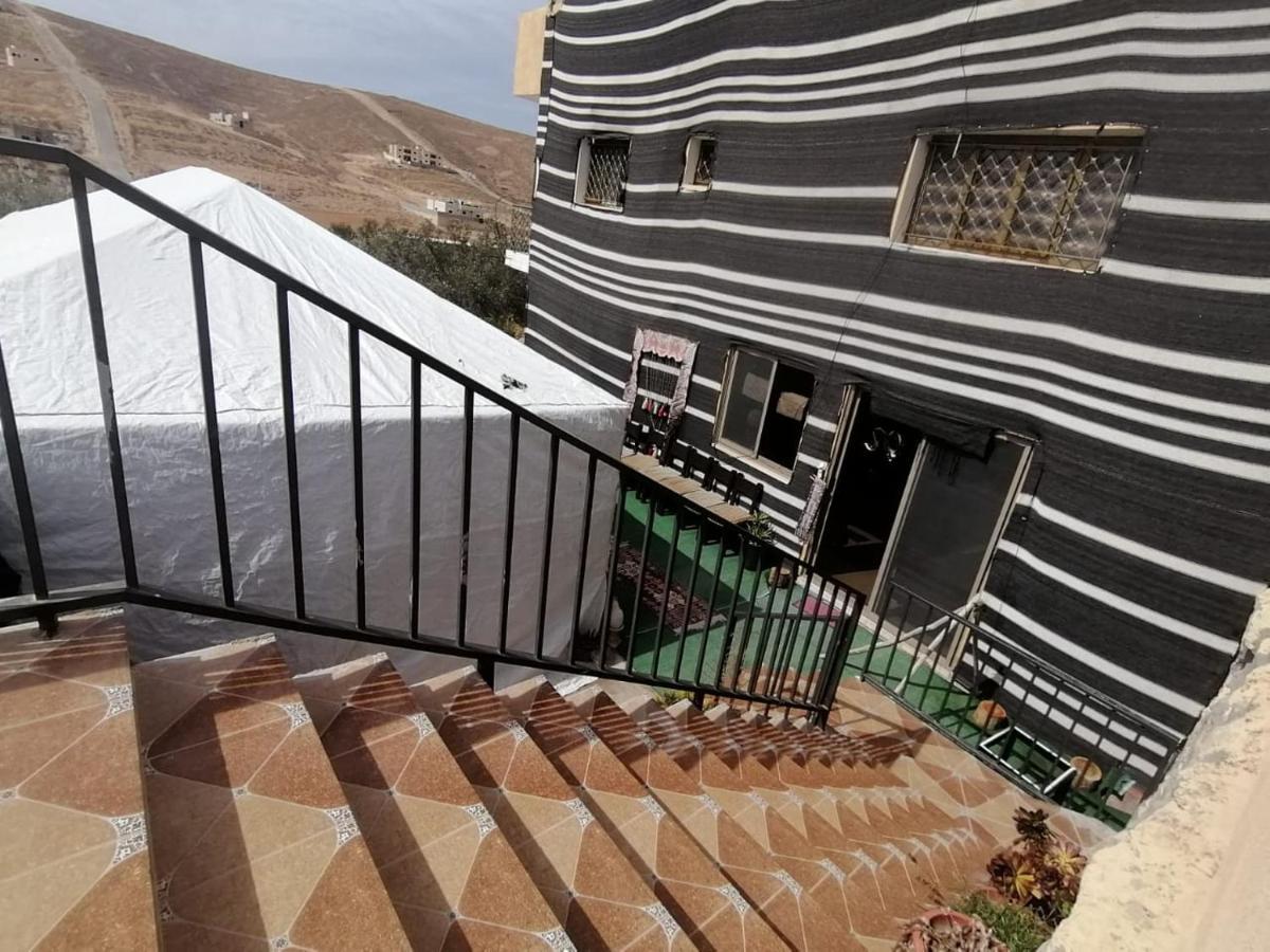 Farmer Stay Hostel Wadi Musa Esterno foto